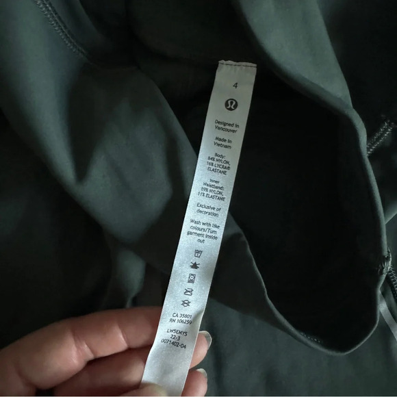 🆕 Lululemon Base Pace HR Reflective Tight 25” Smoked Spruce - Picture 8 of 11